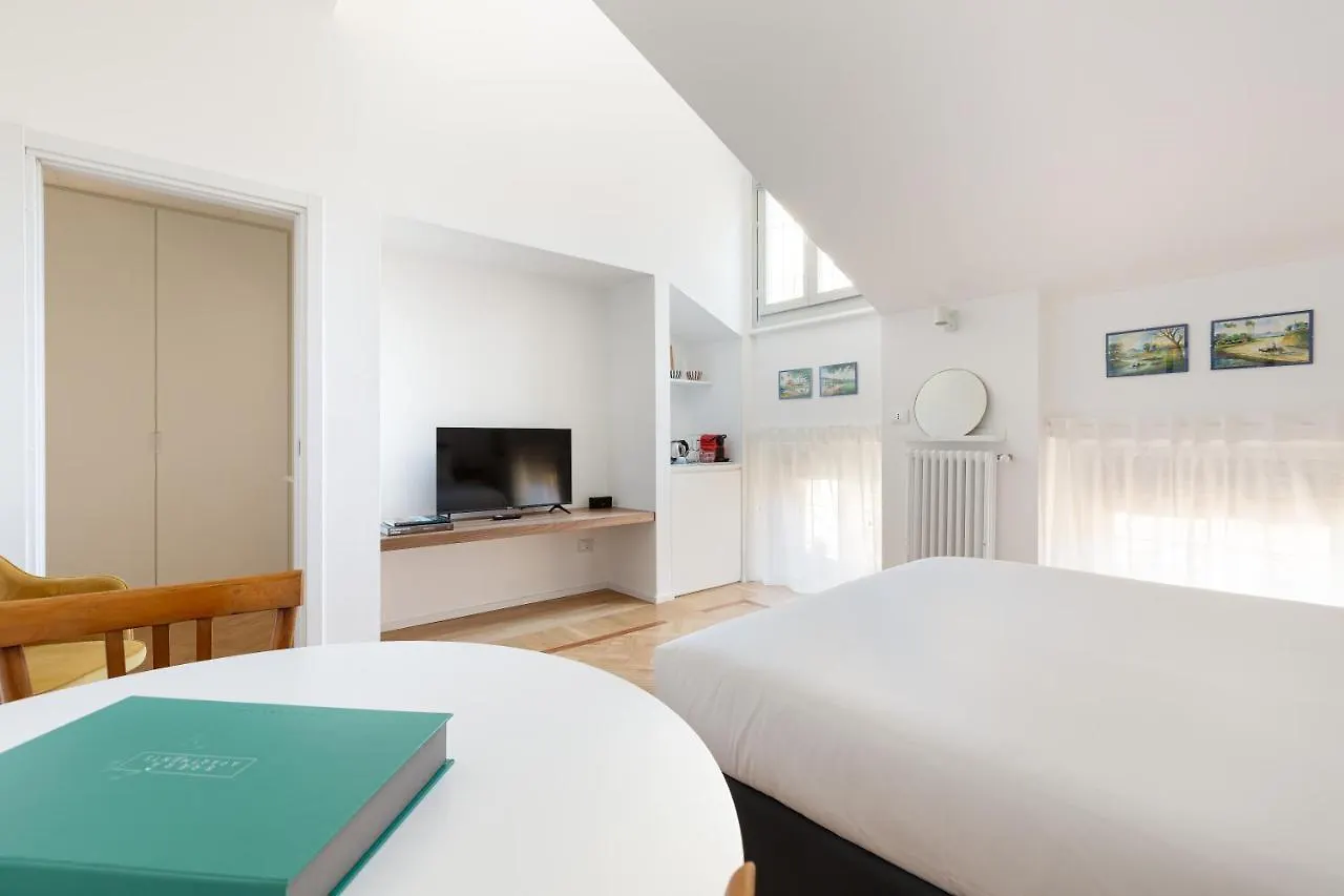 Spiga 46 Suites By Brera Apartments Milan Italy